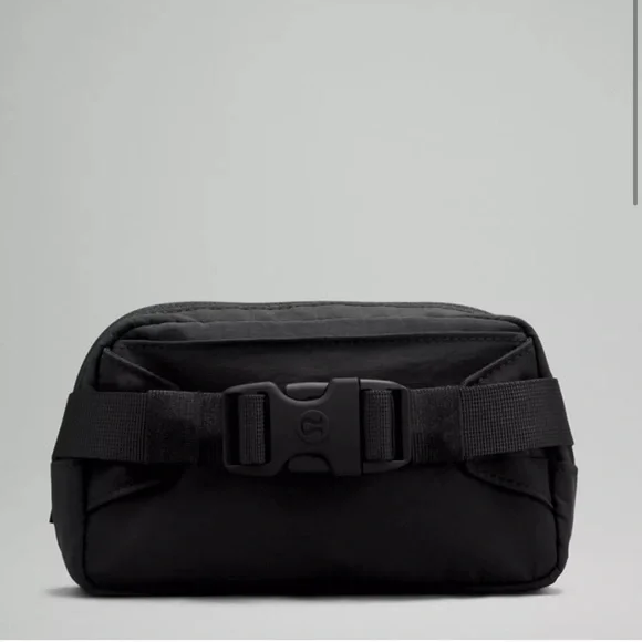 NWT Lululemon Mini Belt Bag in Black - Picture 3 of 10